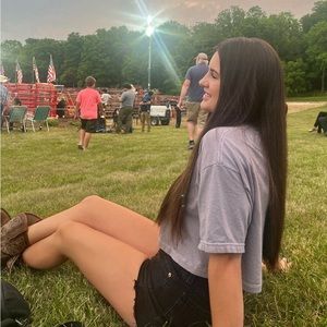 Meet your Posher, Mia